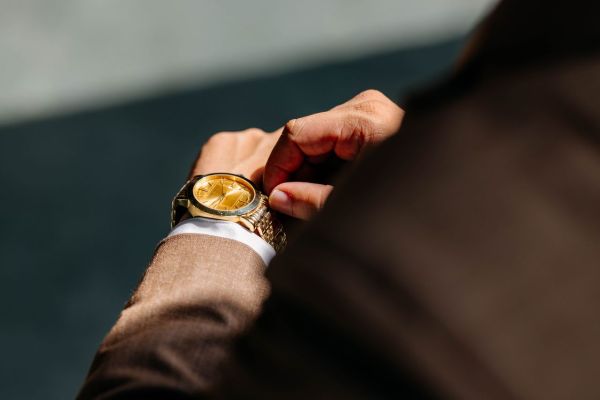 Transformez votre style : les atouts d'une montre suisse homme