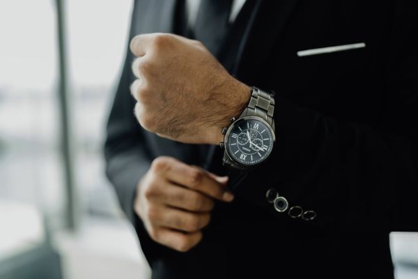 Transformez votre style : les atouts d'une montre suisse homme