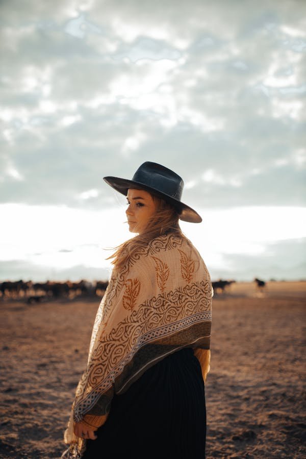 Chapeaux cowboy femme : alliez style et élégance avec chic